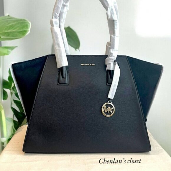 Michael Kors Handbags - NWT Michael Kors XL Tote